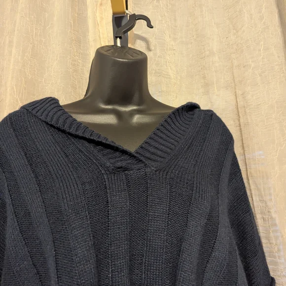 Classic Blue V-Neck Sweater Timeless Knit Style - Picture 3 of 4